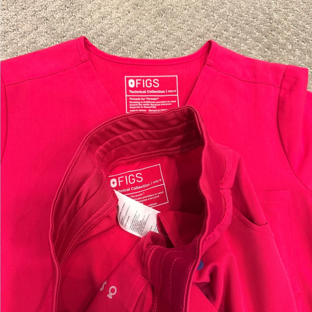Figs Women’s Ultra Rose Scrub Top & Jogger SET - Picture 4 of 6